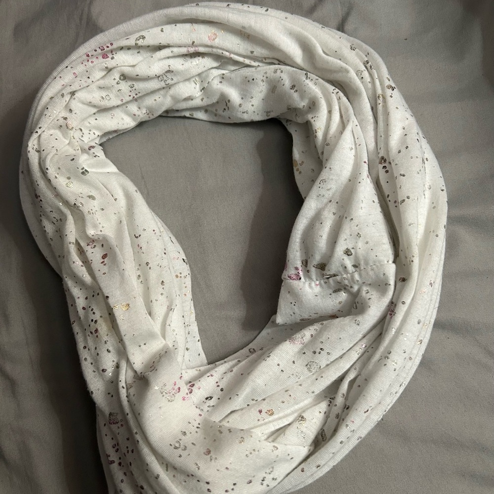 Elegant White Scarf with Speckled Design